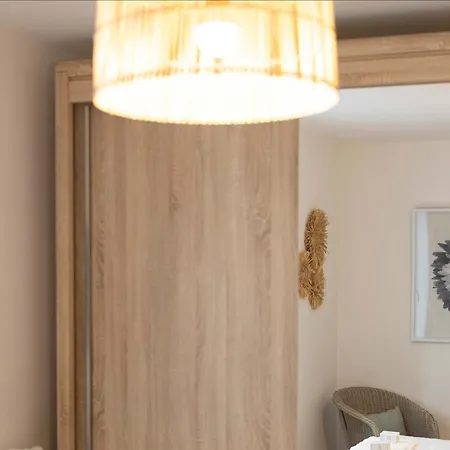 Vakantiehuis Sejourolonne - Maison Para-hotelliere 4 Etoiles, Quartier Calme *